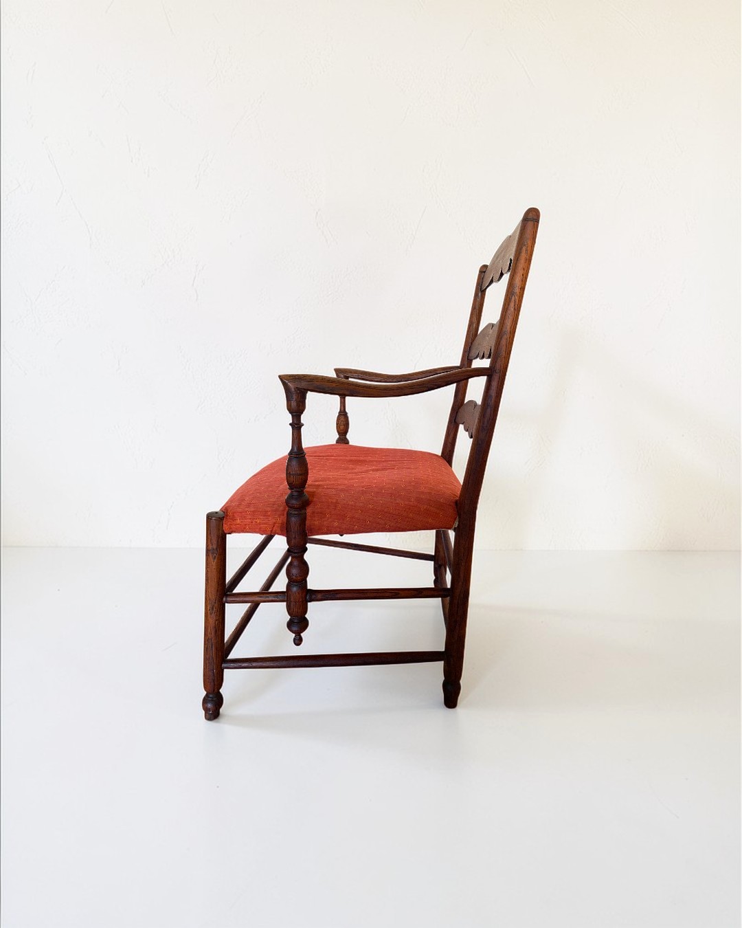 Fauteuil en bois ancien de style provençale - Esprit Jacquemus