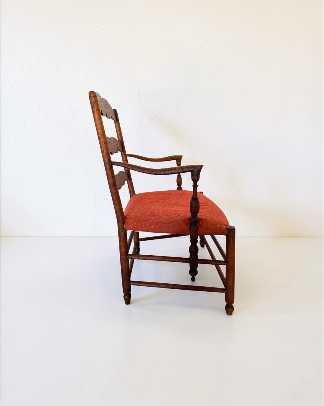 Fauteuil en bois ancien de style provençale - Esprit Jacquemus